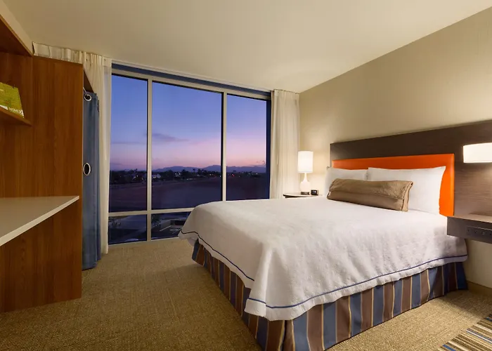 Home2 By Hilton Phoenix Hotel 3*